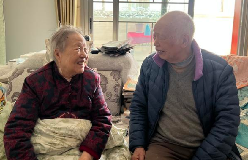 这对“90后”的爱“甜蜜蜜” 其实他们已经相伴68载