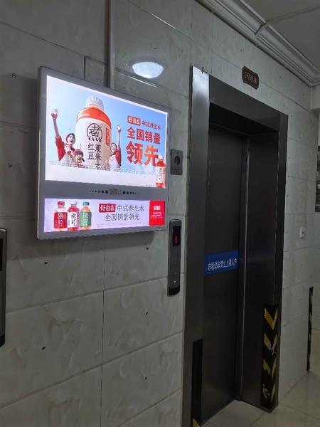 小区电梯共100余个广告位 一年公区收入咋才3600元？业主提出质疑