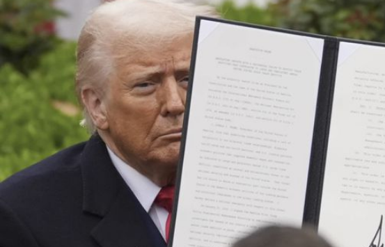 美国网友掀起"关税附加费大对账" 抱怨占的比例太高了