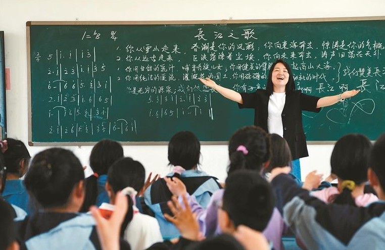 华商头条|一次邂逅 六年坚守  支教老师用音乐点亮乡村孩子的梦想