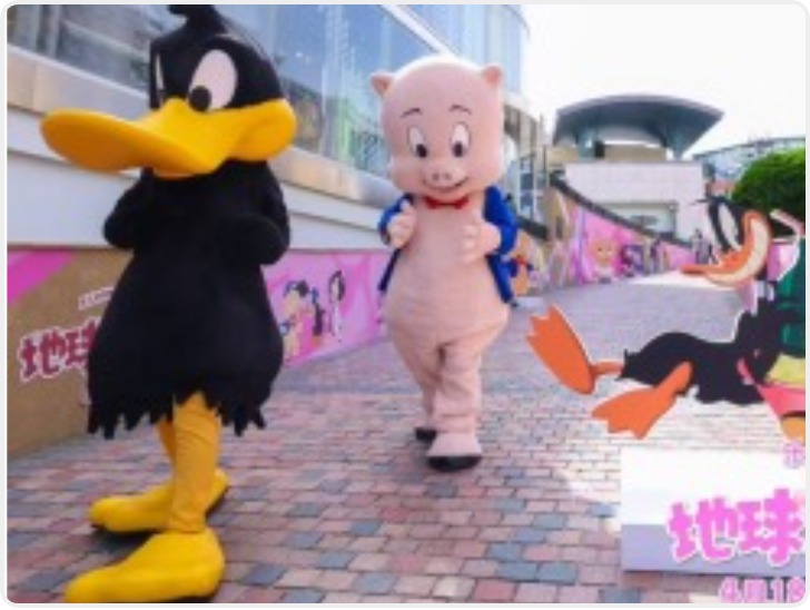 首映｜达菲鸭和猪小弟领衔，《乐一通大电影》主打复古