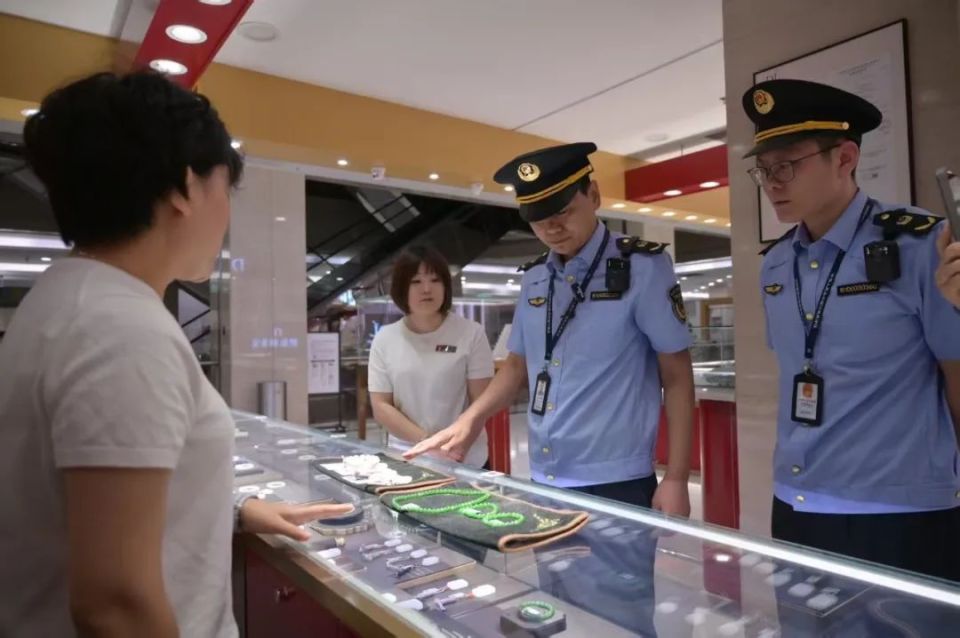 网红怼“胖东来玉石获百倍暴利” 官方：平均毛利不超20%