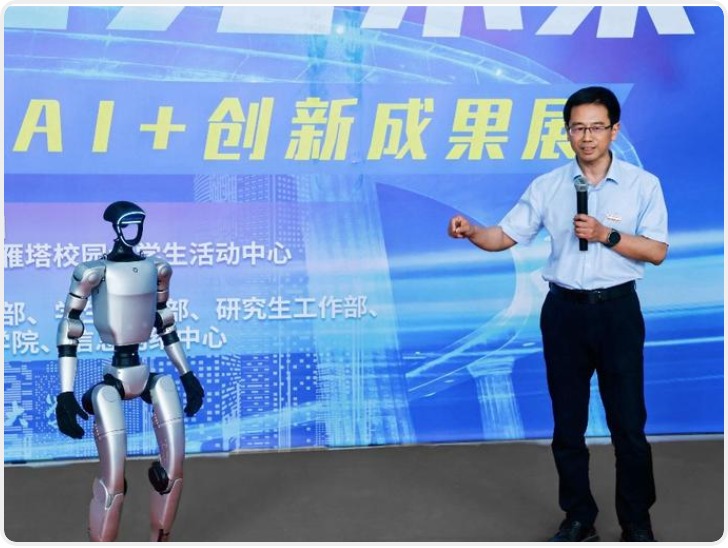 “网红”机器狗来了！西安科技大学人工智能学院在科技周展示丰硕成果
