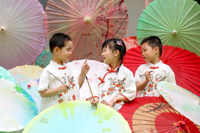 妙笔油纸伞 传承非遗梦