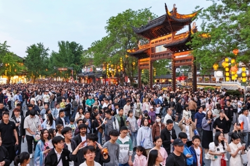 相关行业销售收入同比增长15.2%——“五一”假期消费热力十足