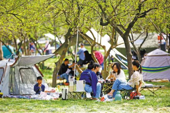 亲近自然 拥抱健康——户外运动点燃消费新引擎