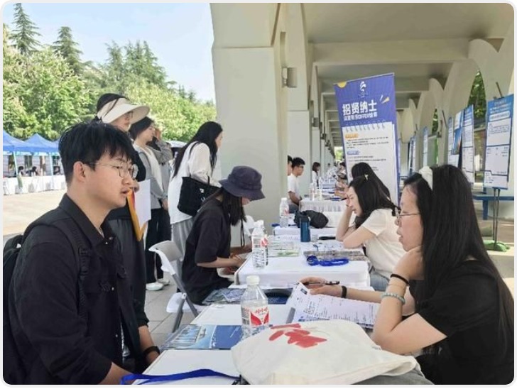 2025年西安市高校巡回系列招聘会走进陕西科技大学