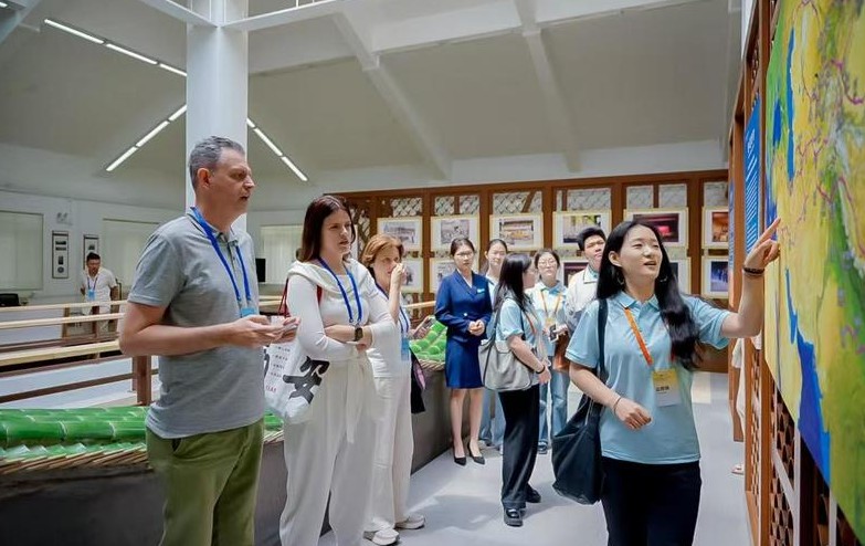 华商头条|“古道遗珍—丝绸之路沿线古国货币展”在西安建筑科技大学开幕