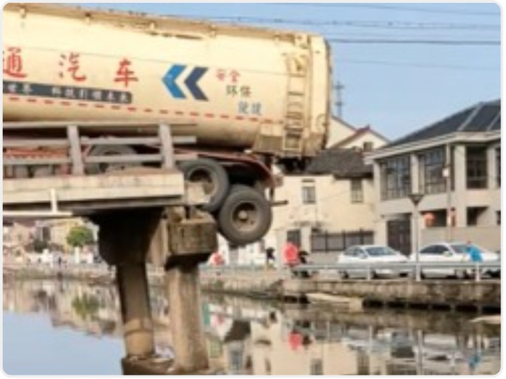 浙江余姚一桥梁坍塌 当地回应：初步判断与车辆有关 暂无伤亡