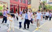萌娃提前“打卡”小学 开启成长新期待