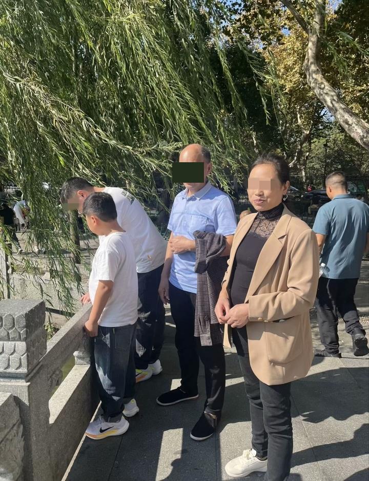 重庆一男子失踪两个月 家属：手机屋内充电 抽干水塘搜寻无果