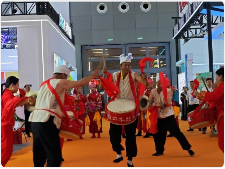 接地气、展民俗、促消费、助合作 第九届丝博会首日线下参观人数达2.1万人次