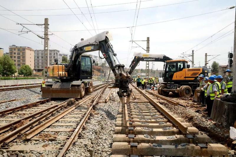 提升运输安全 襄渝铁路第一阶段集中修施工启动