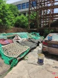 垃圾杂物长期不清理 电动自行车到处乱停 这些小区问题需尽快解决