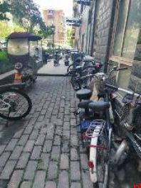垃圾杂物长期不清理 电动自行车到处乱停 这些小区问题需尽快解决