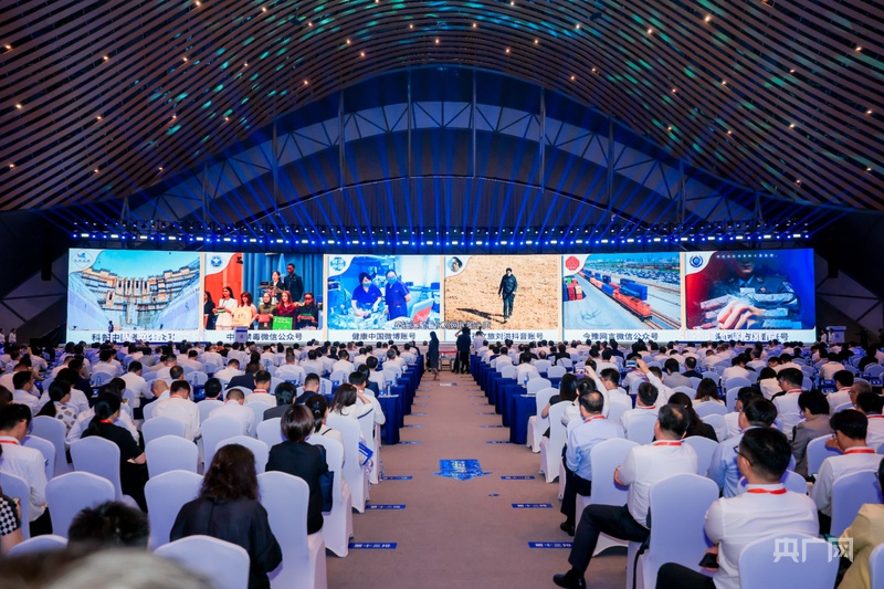 华商头条|2025中国网络文明大会｜走好网上群众路线，百个成绩突出账号构建网络“同心圆”