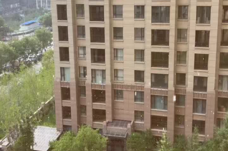 西安创意谷附近迎来“太阳冰雹” 这么热的天咋还下冰雹？