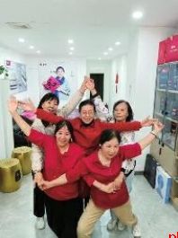 北大毕业的88岁老奶奶爱穿高跟鞋 爱唱歌跳舞