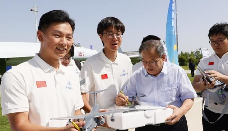华商头条|大国重器！运-20头戴大红花入驻西工大长安校区