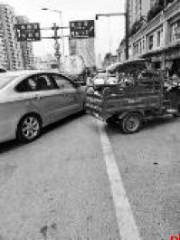 西安这些路段车辆违停占道严重