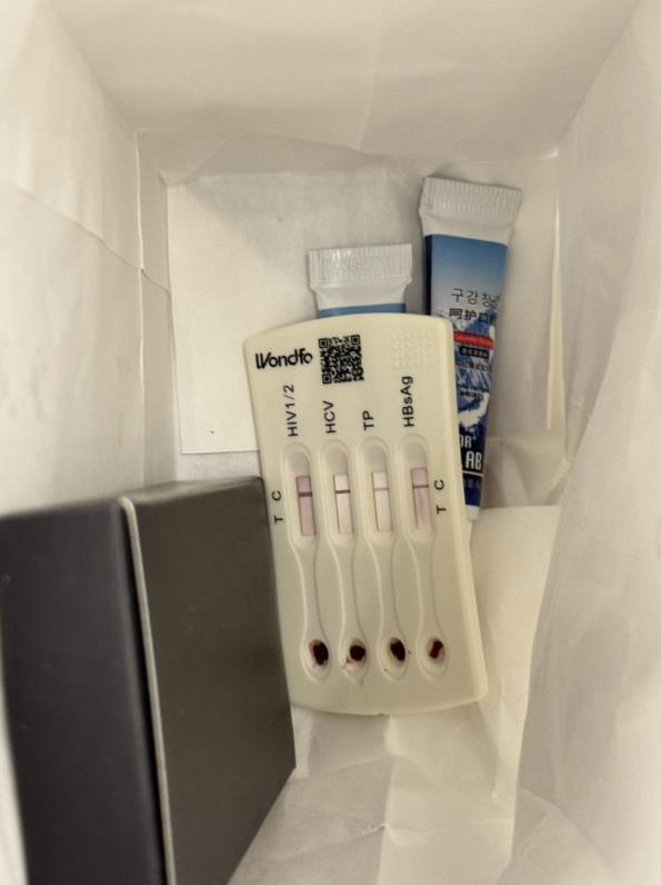 顾客在酒店洗漱包内发现用过的HIV检测盒 警方调查试剂盒来源
