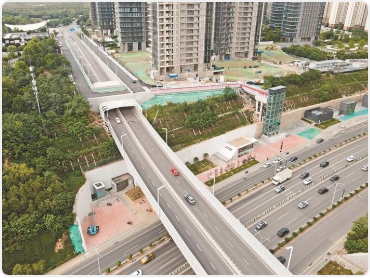 西安地铁8号线地铁口接驳电梯已开通 去植物园更方便啦