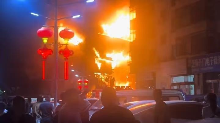 山西文水一轻钢结构房屋失火致3死 当地回应：事故原因在调查