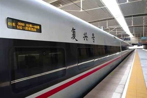 “0000”高铁热备列车走红网络