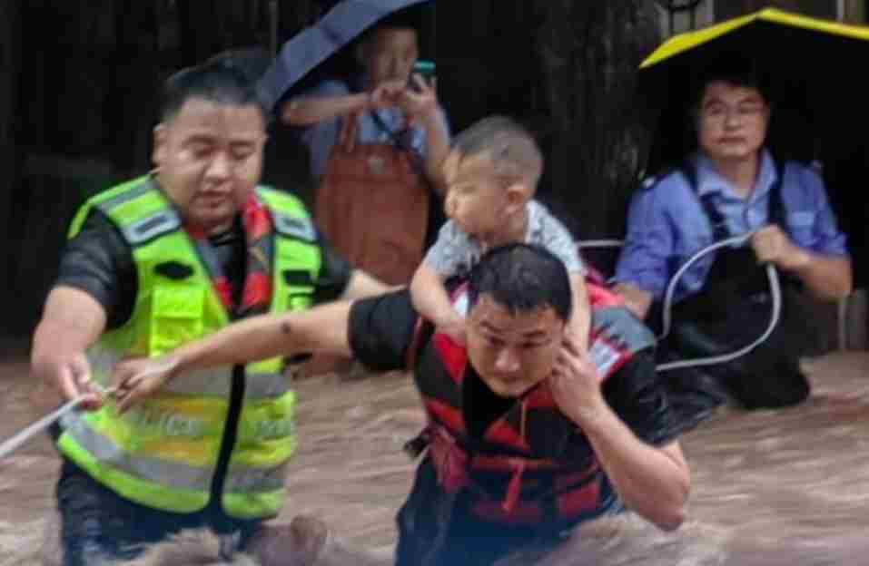 南方强降雨持续需警惕暴雨叠加致灾 华北高温发展华南闷热