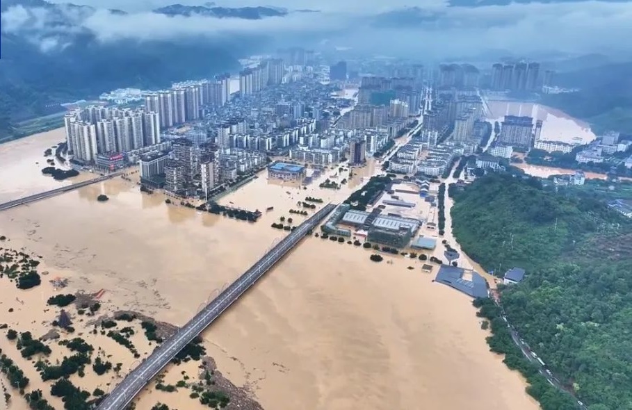 桥梁垮塌商场被淹！贵州榕江遭遇特大洪水 多方力量紧急驰援