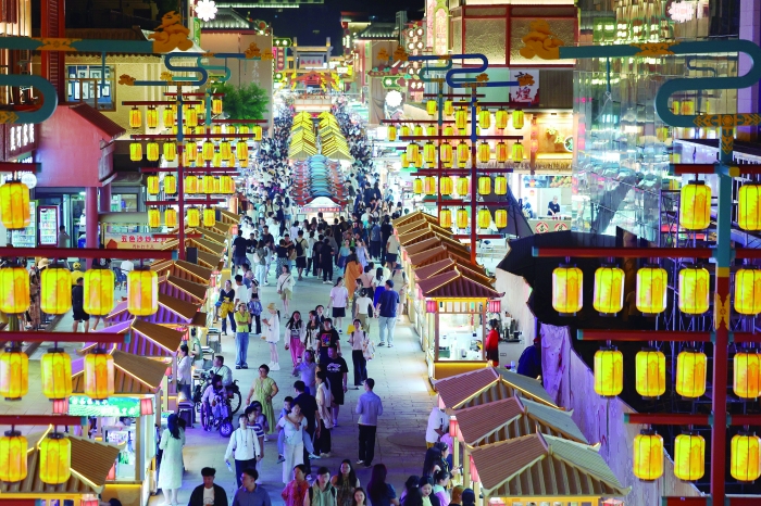 需求旺盛供给丰富 暑期旅游消费乘“热”而上