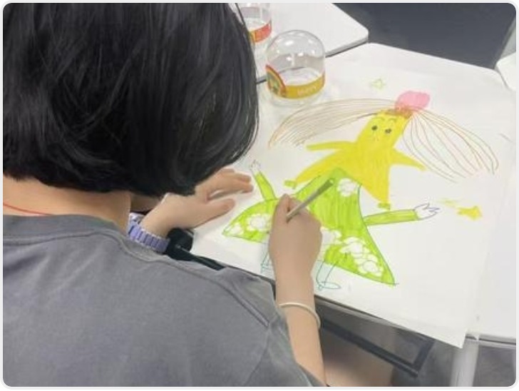 “星星的孩子” 画作明信片温暖上线