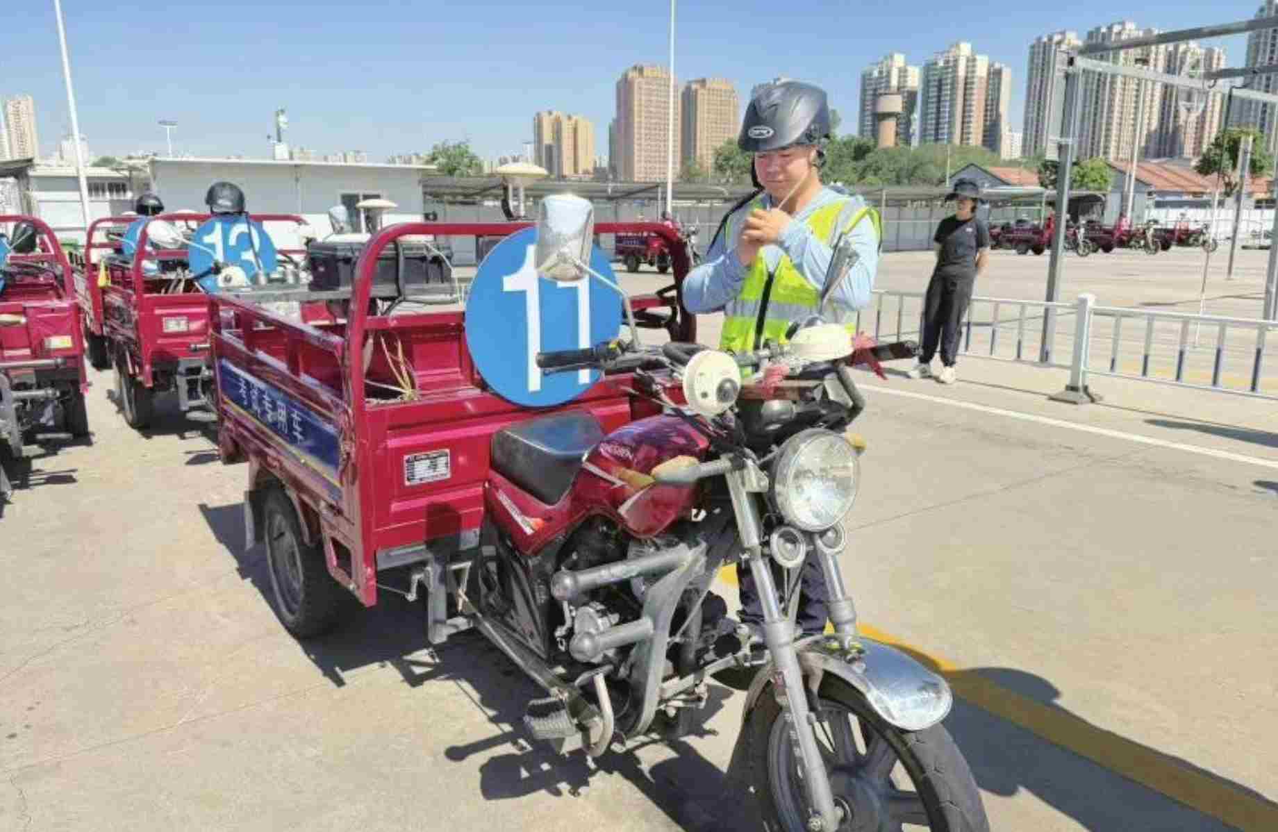 记者实地探访西安摩托车驾驶证考场：整体难度不大