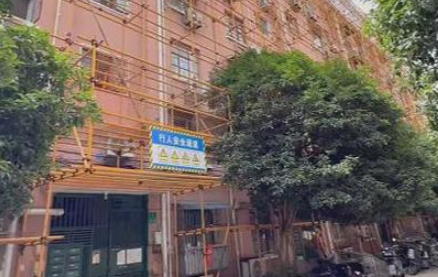 6楼租户私自改屋内水管致渗水 4楼业主查看摔成植物人