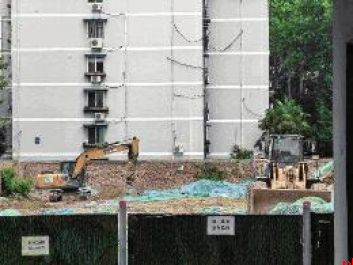 文创园建立体车库距住宅太近 隔壁居民担心安全