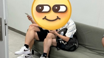 男子坐在母婴室的沙发上休息？管理如何更规范？记者探访