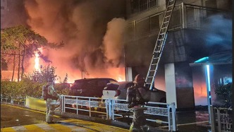 韩国京畿道一公寓停车场发生火灾 已致3死17伤