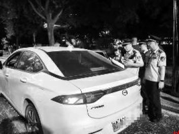 打网约车别忘了扫码辨真伪