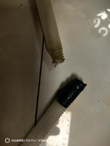 空调排水管破损导致楼下墙皮脱落 这种责任该谁承担？
