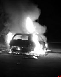 油电混动车自燃 车内贵重物品被烧完 责任咋分？损失咋赔？