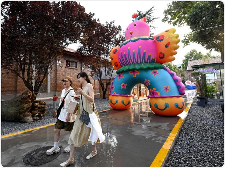 陕西西安：“微更新”激活老城芯 烟火气里长出新业态