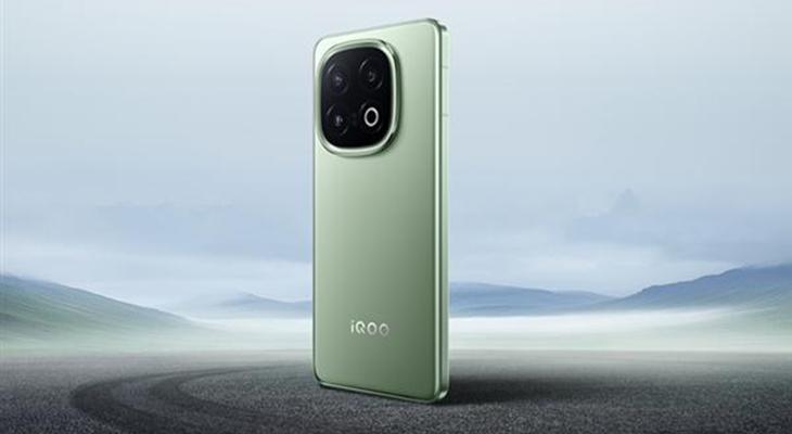 iQOO 15堆料激进!产品经理：领先行业不止一代