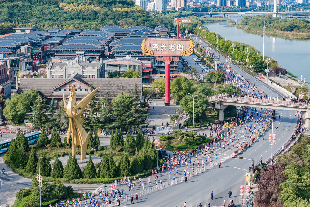 2024宝鸡马拉松比赛场景。宝鸡市体育局供图