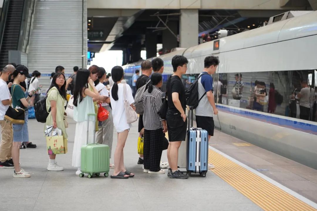 8月1日起 铁路部门优化学生预约购票服务