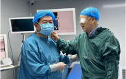 九旬翁重见光明 手术台上诉心声：“我想看看你的脸”
