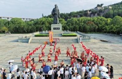 “大河奔涌万象新”