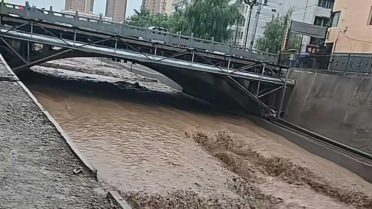 甘肃榆中县突降暴雨3人失联、多村通信中断 当地：暂无失联者消息