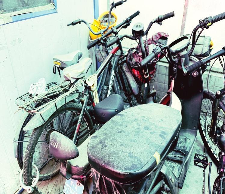 占用充电位 长期无人问津 小区里的“僵尸非机动车”如何治理 