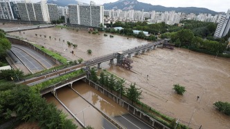 韩国首都圈遭遇极端暴雨 造成3人死亡