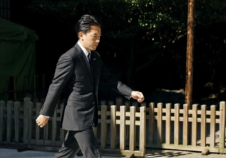 投降80年之际 日本政客靖国神社“拜鬼”